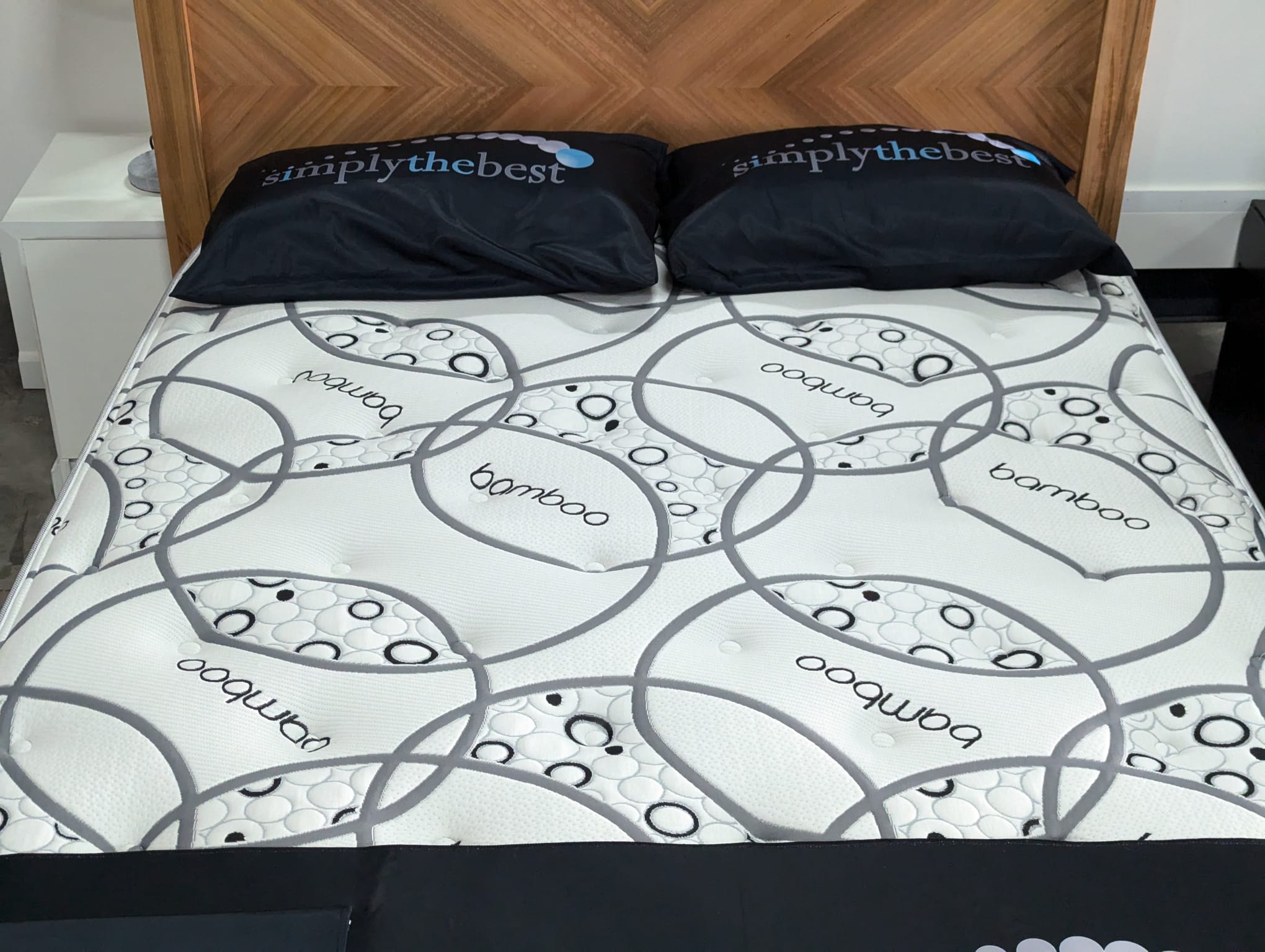 ULTRA PLUSH QUEEN MATTRESS