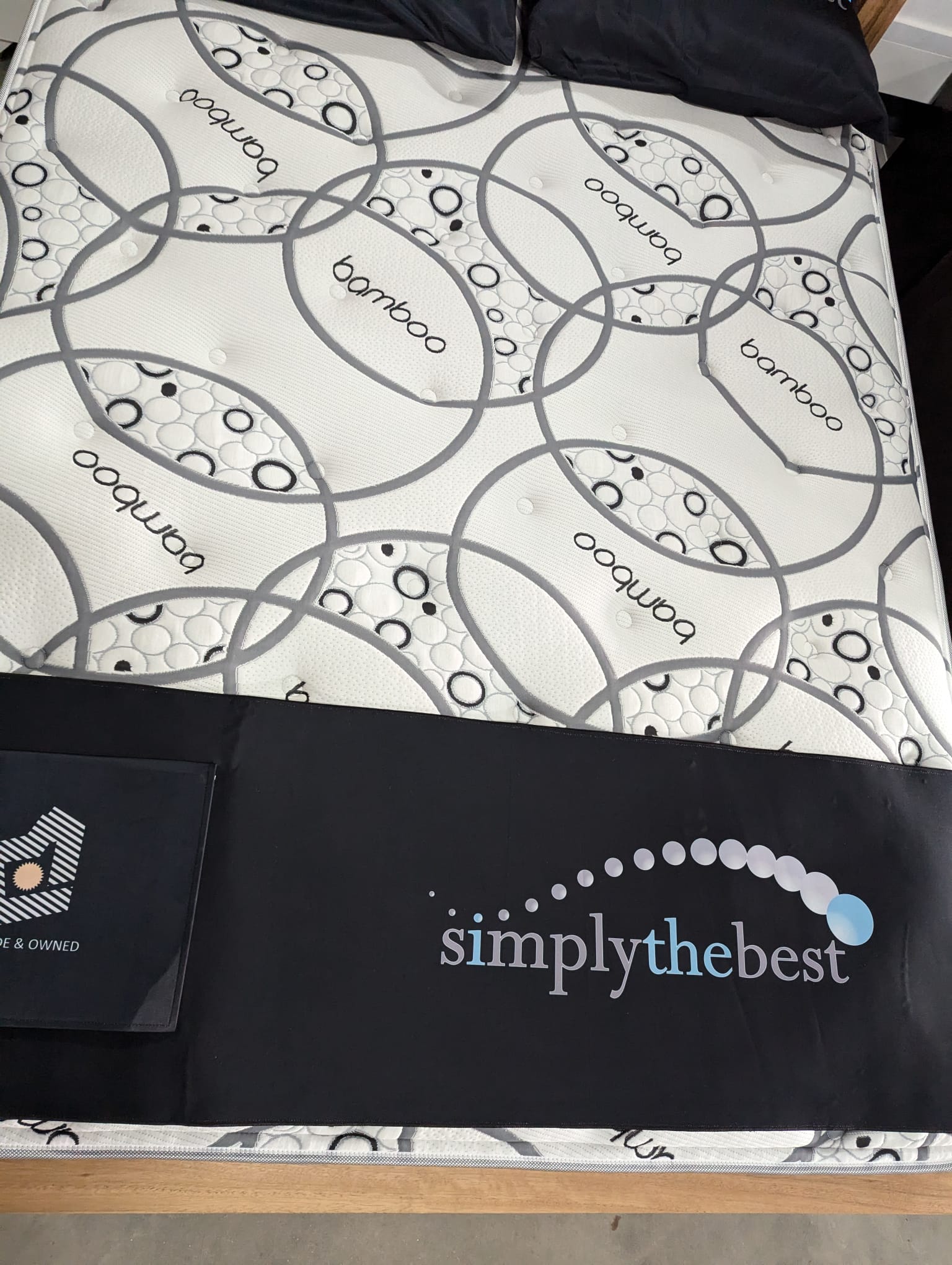 ULTRA PLUSH QUEEN MATTRESS by Simply The Best