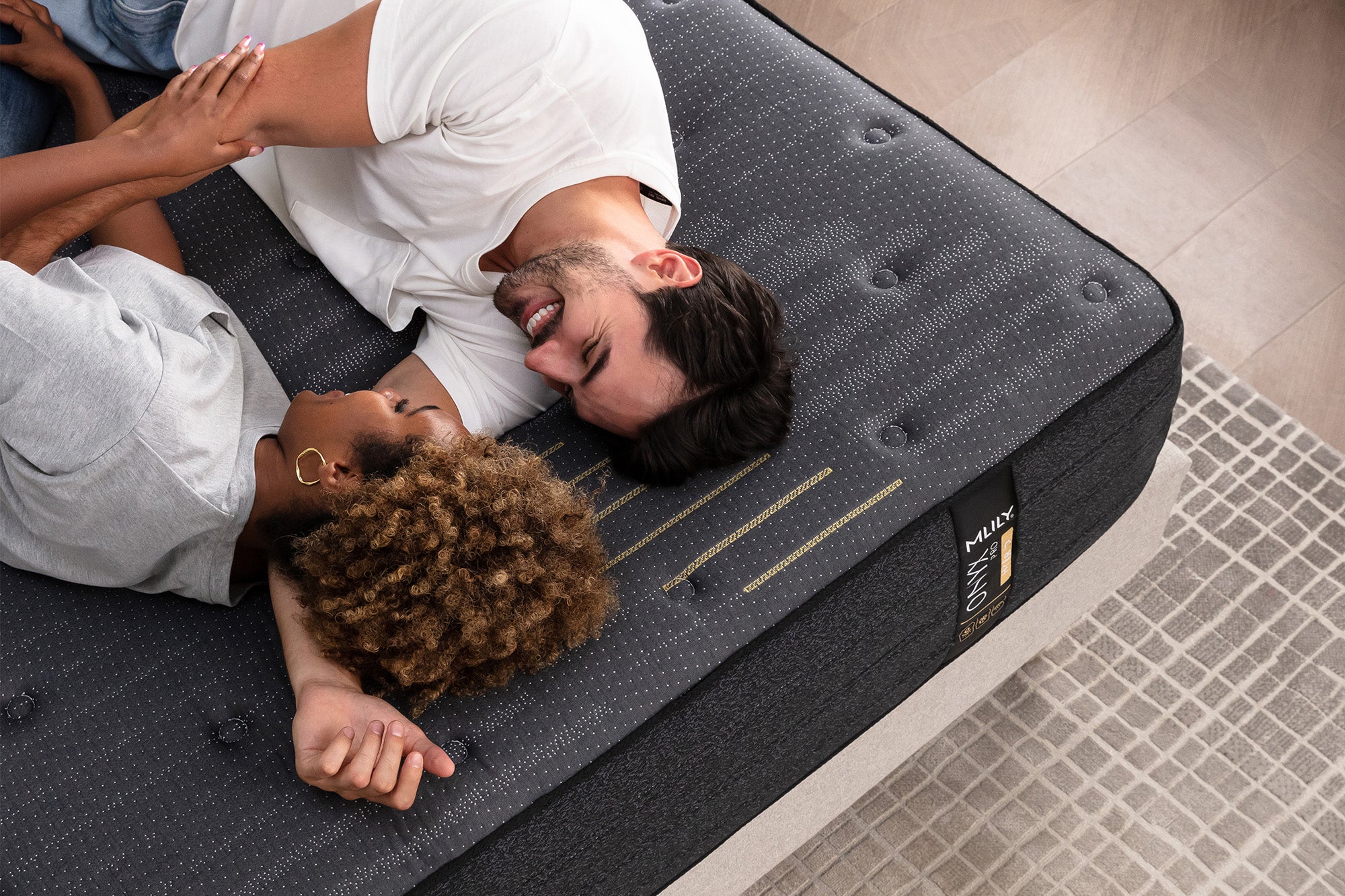 High-Performance Firm Hybrid Mattress – Mlily Onyx with Advanced Cooling Technology