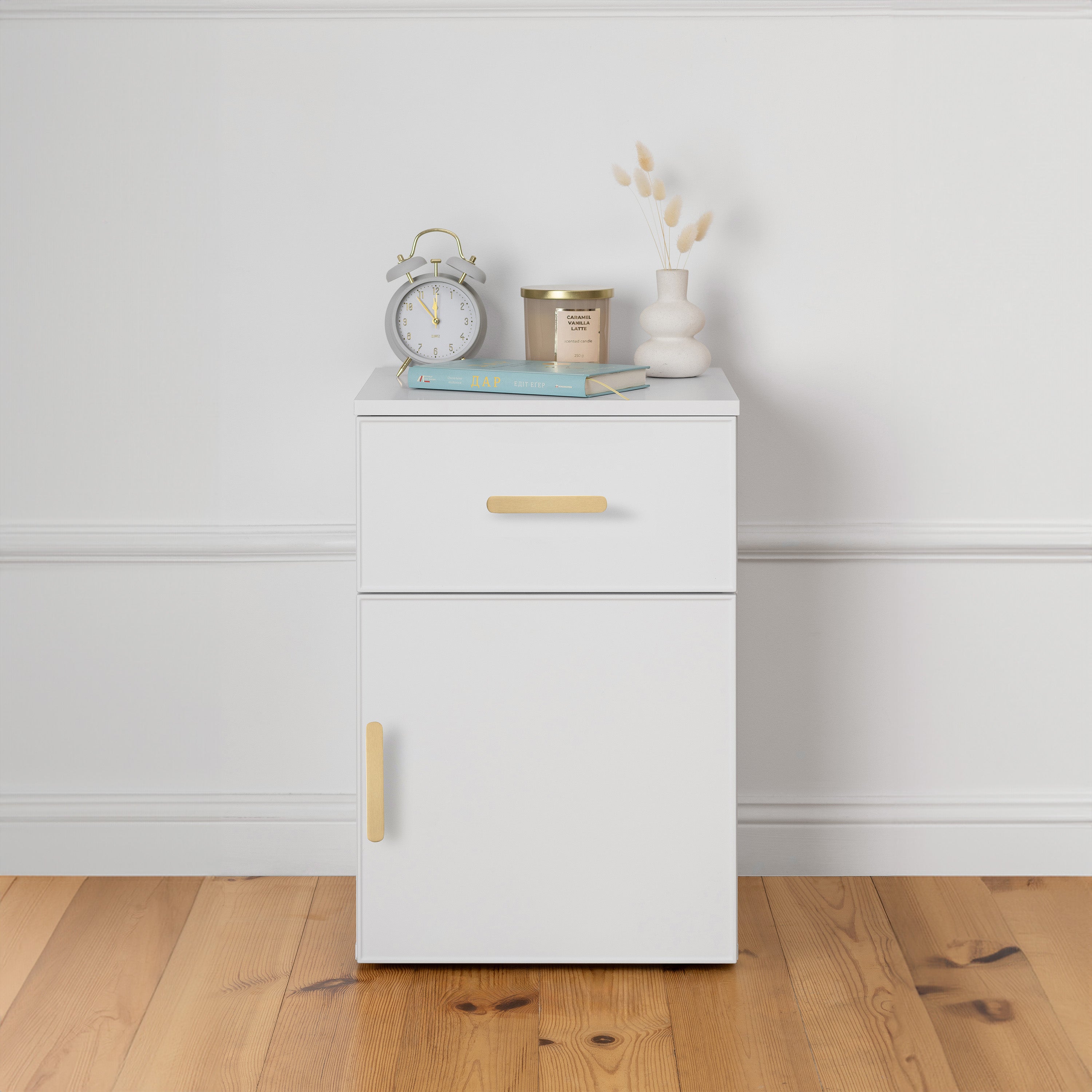 PORTO BEDSIDE TABLE - WHITE - SLIM - OVAL BRASS