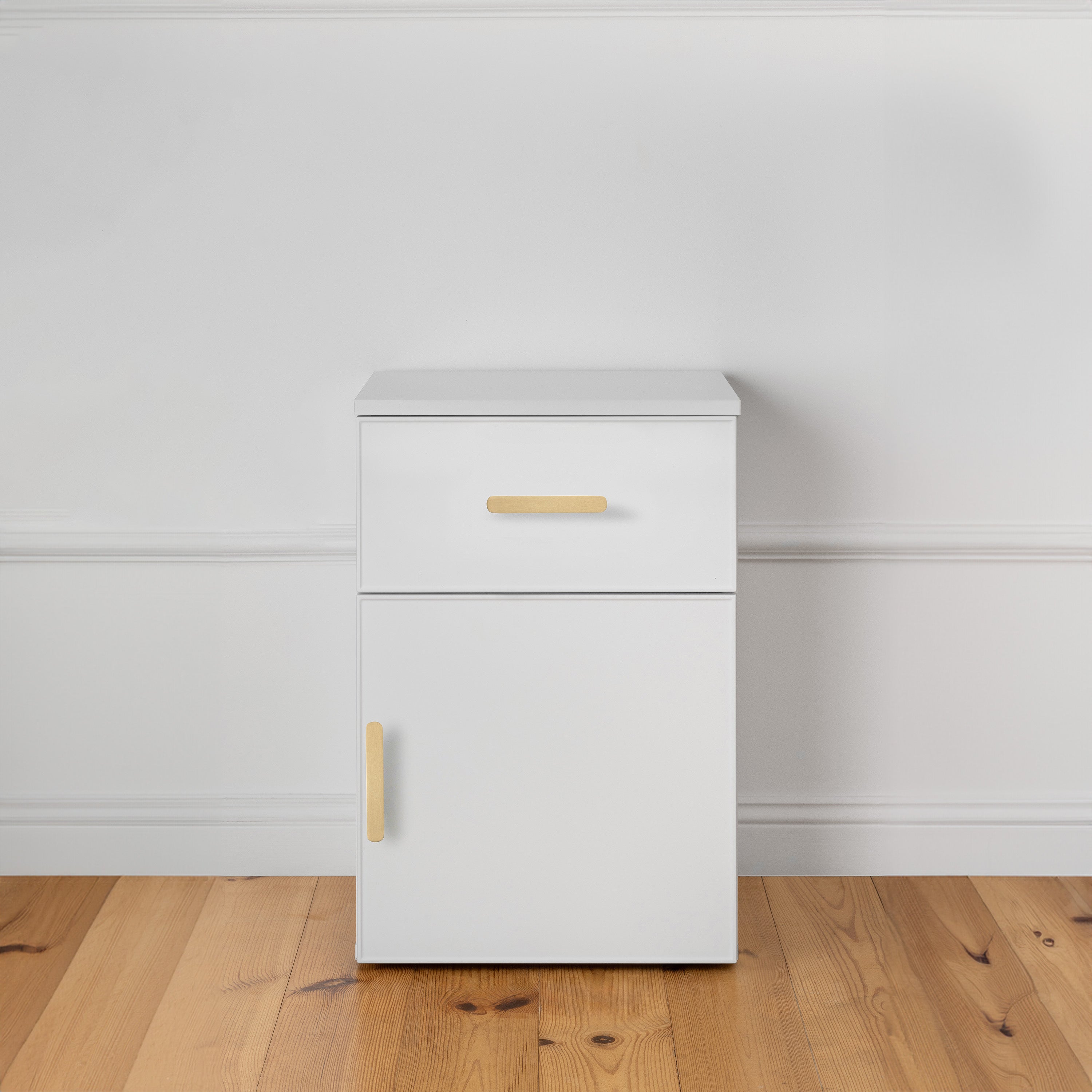 PORTO BEDSIDE TABLE - WHITE - SLIM - OVAL BRASS