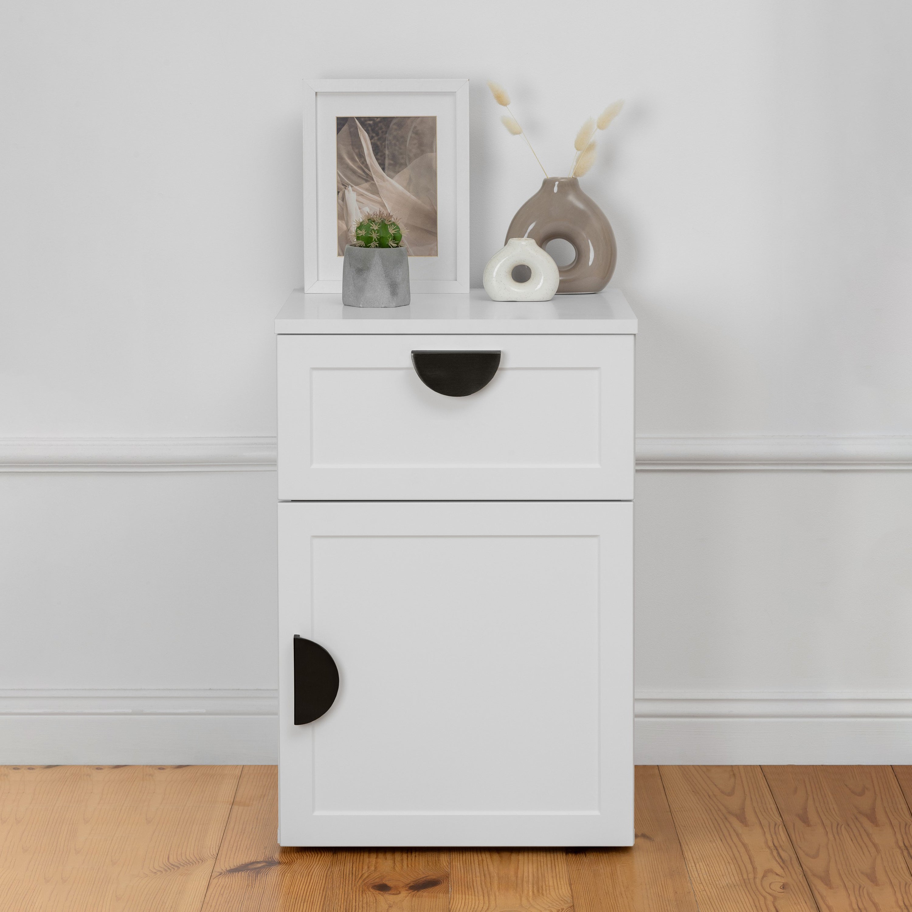 PORTO BEDSIDE TABLE - WHITE - HAMPTONS - HALF MOON BLACK