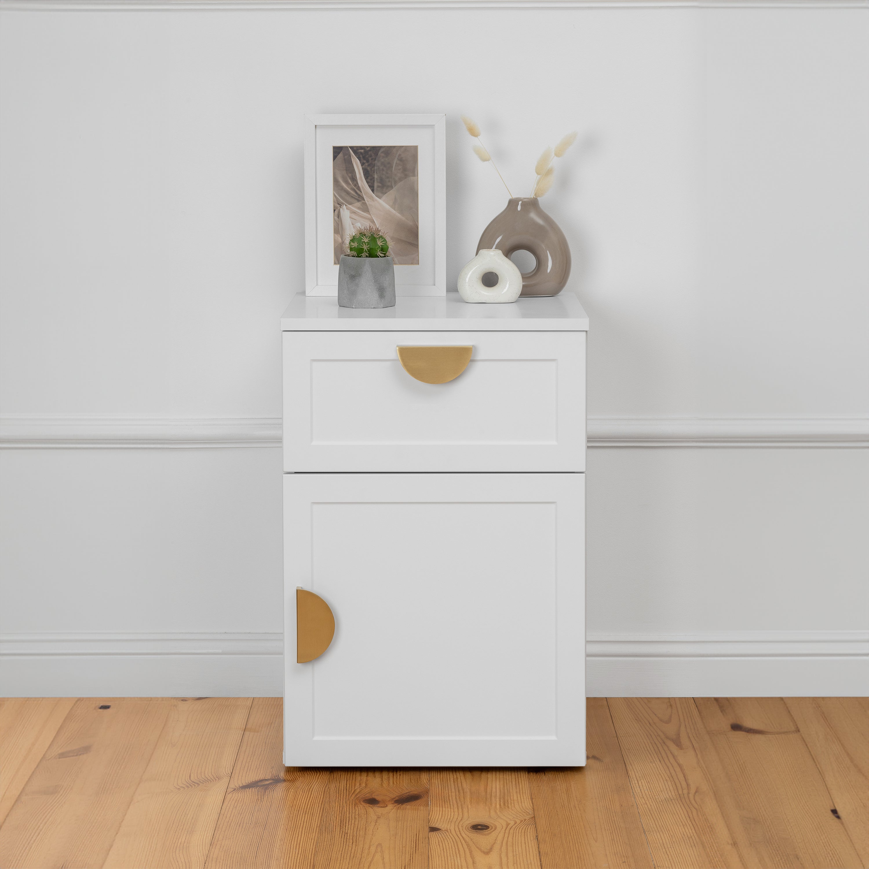 PORTO BEDSIDE TABLE - WHITE - HAMPTONS - HALF MOON BRASS