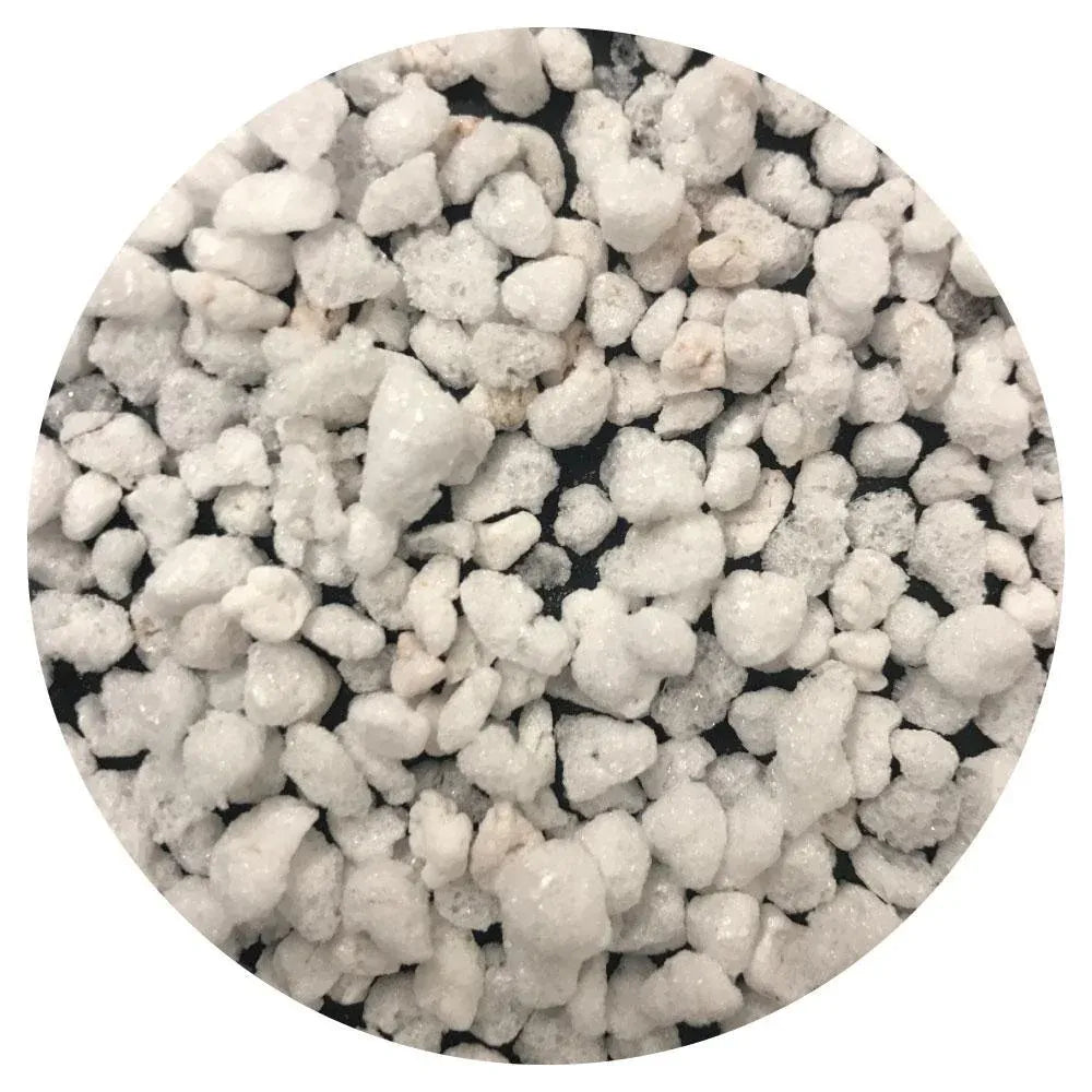 Coarse perlite soil additive, white pebble-like granules for drainage and aeration
