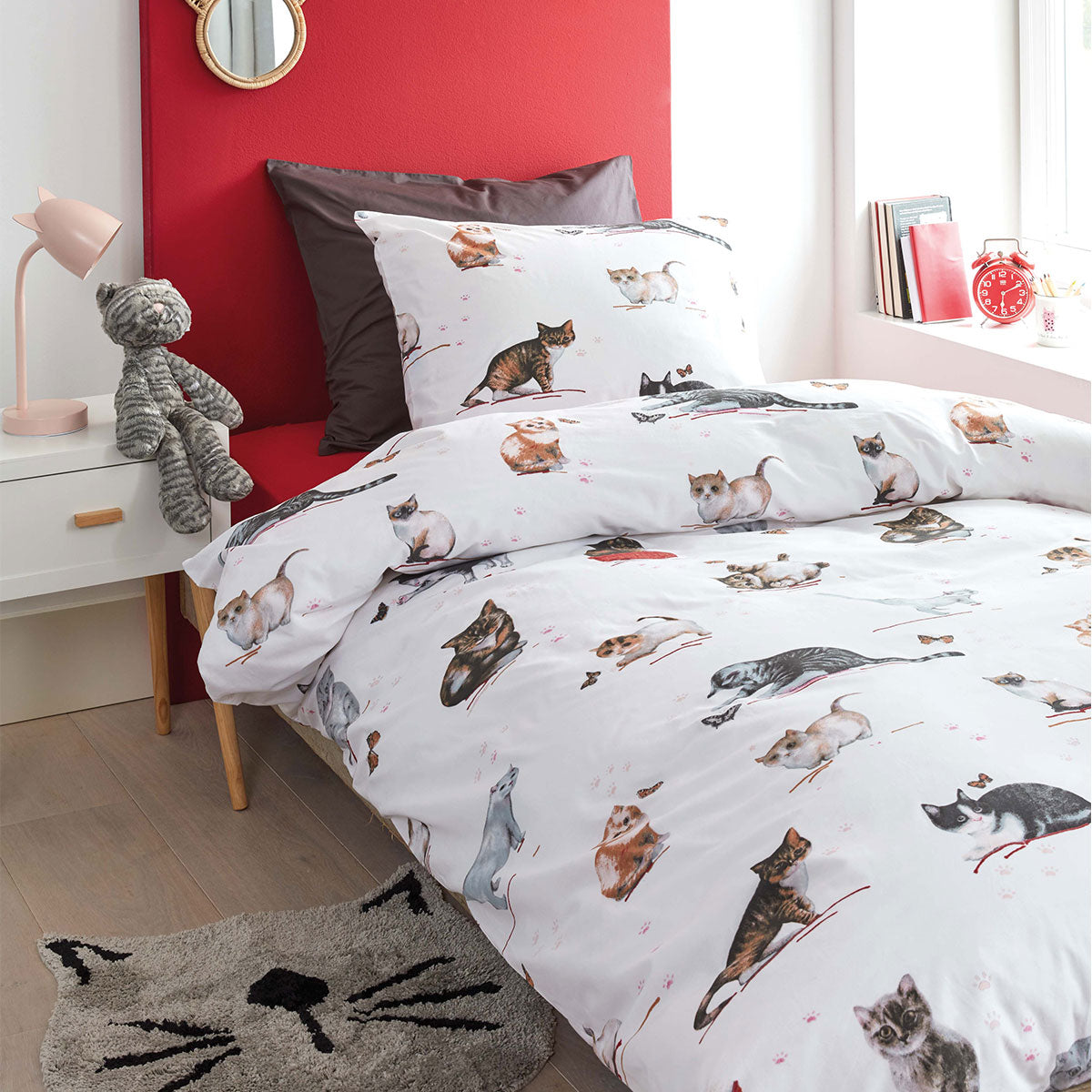 Single cotton quilt cover set with multicolor cat print and matching pillowcases