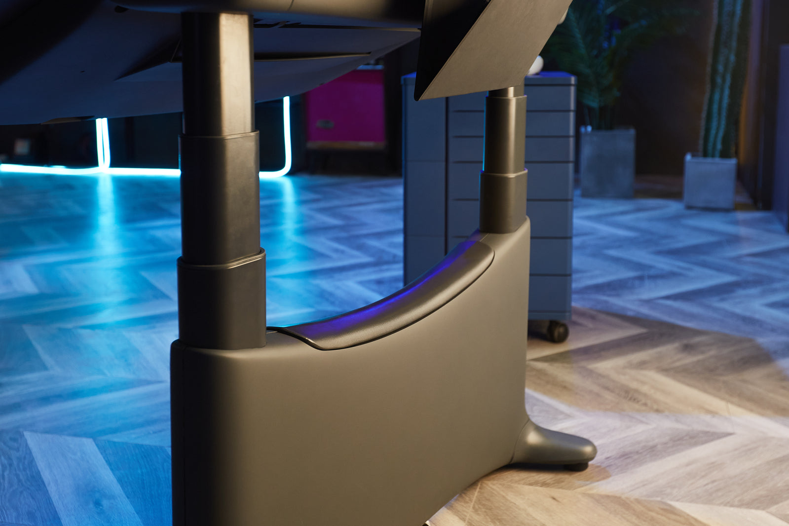 UFO UPON 1.2m Motorised Standing Desk - Ergonomic Design