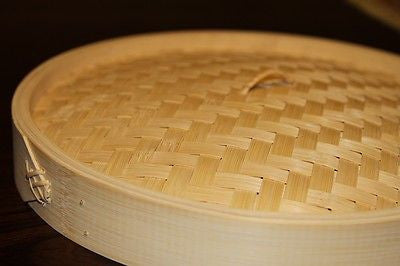 Round bamboo steamer basket with lid, woven bamboo rim and side