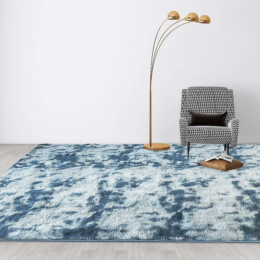 Blue fluffy area rug with mottled pattern, large rectangular shape