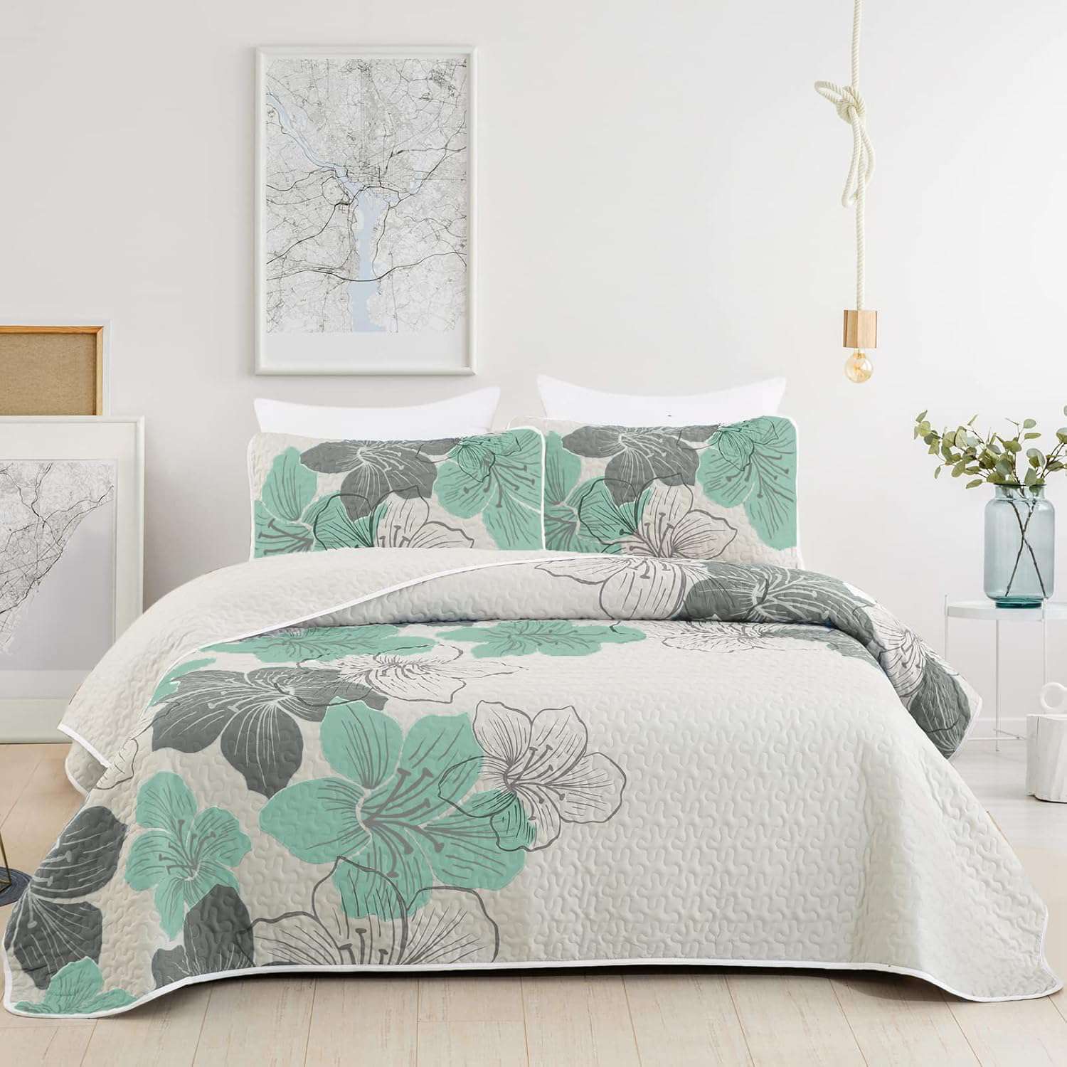 Radiant Quilted Coverlet and Pillowcases Set: Envelop Your Bed in Elegance - Queen size