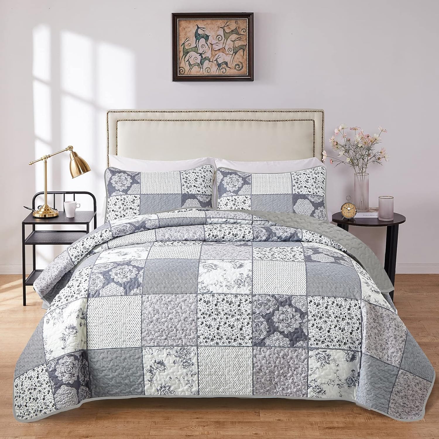 Quilted coverlet and pillowcases set, blue and white patchwork floral pattern