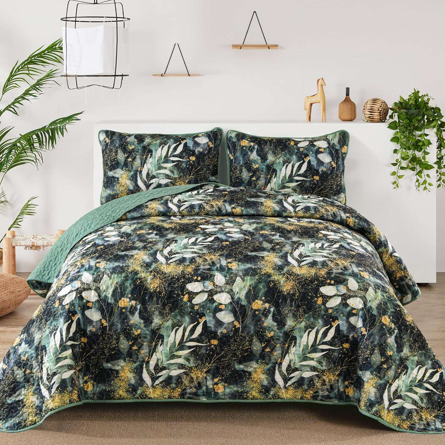 Lush Quilted coverlet and pillowcovers set: Soft and Cozy Feel - Queen size