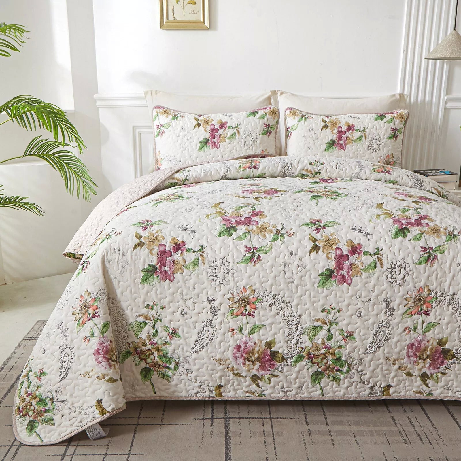 Artisan Quilted Coverlet and Pillowcases Set: A Masterpiece for Your Bed - Queen size