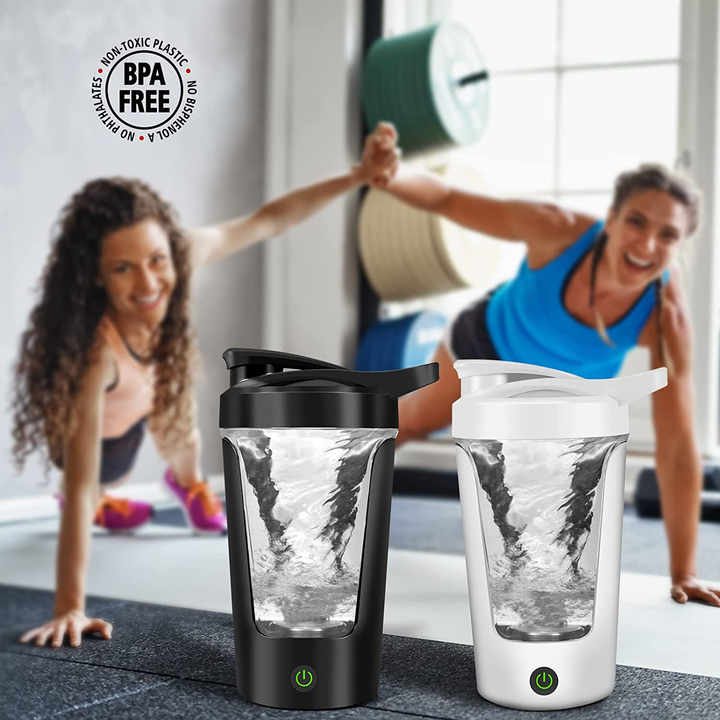 Electric auto-stirring cups in black and white, both with clear lids and bases