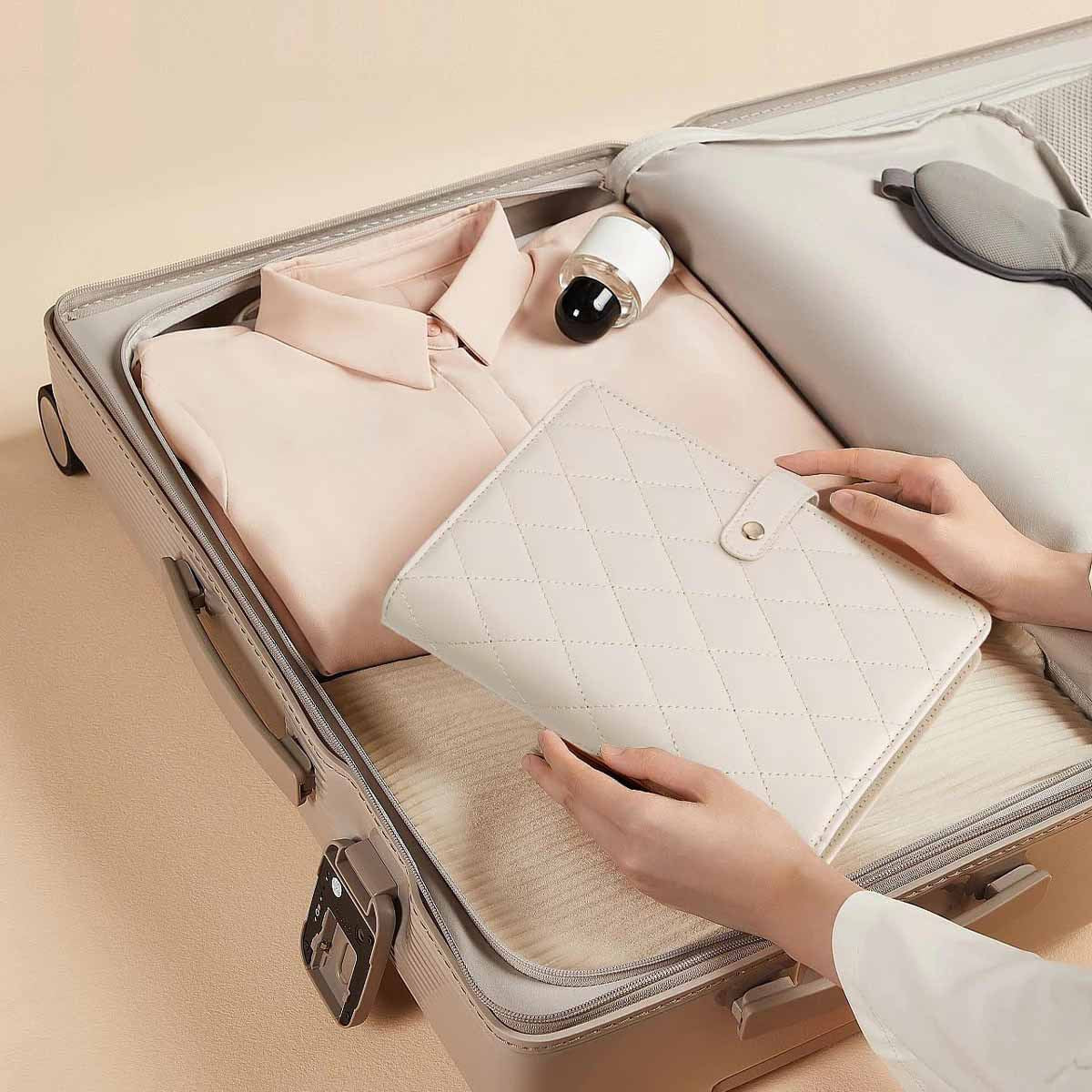 White Elegant Quilted Travel Jewelry Organizer Binder - Portable Loose-Leaf Storage Book with Clear Zipper Pockets for Earrings, Necklaces, Rings