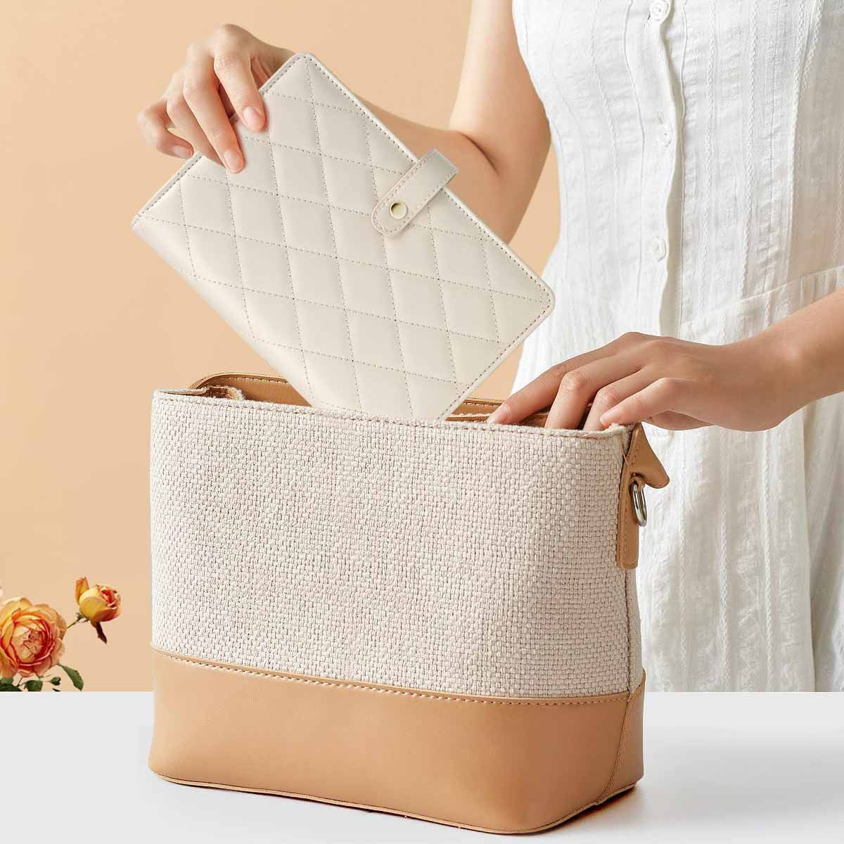 White Elegant Quilted Travel Jewelry Organizer Binder - Portable Loose-Leaf Storage Book with Clear Zipper Pockets for Earrings, Necklaces, Rings