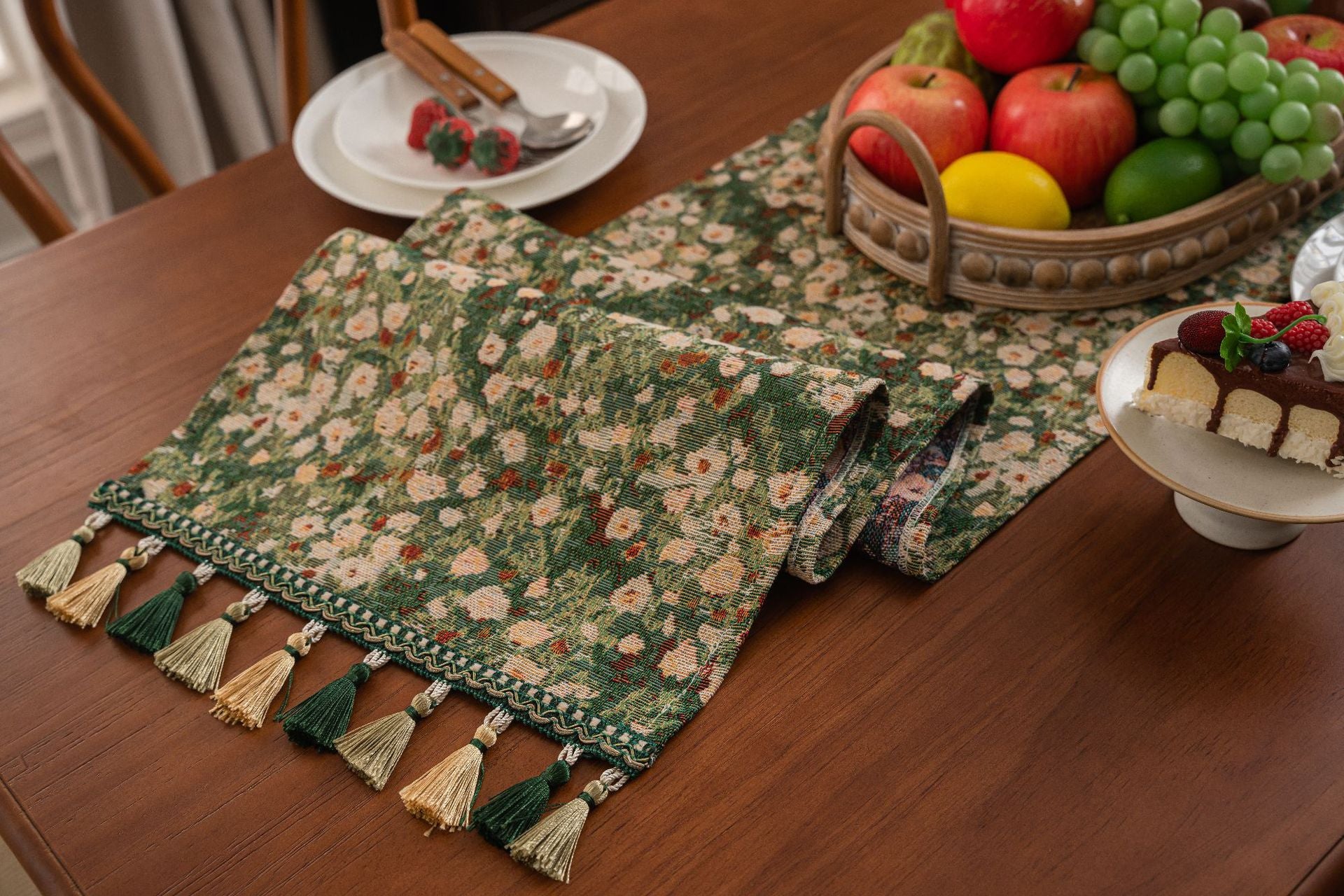 Floral Table Runner with Tassels - Jacquard Green Farmhouse Style (33x200cm)